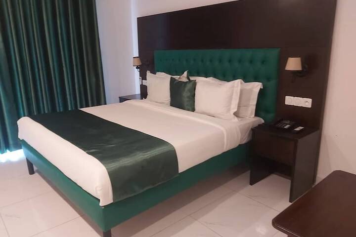 Room 4 of 18