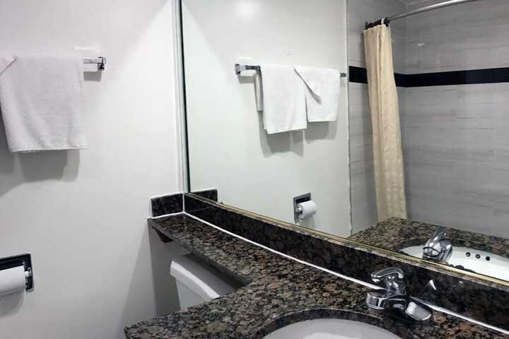 Room 33 of 46