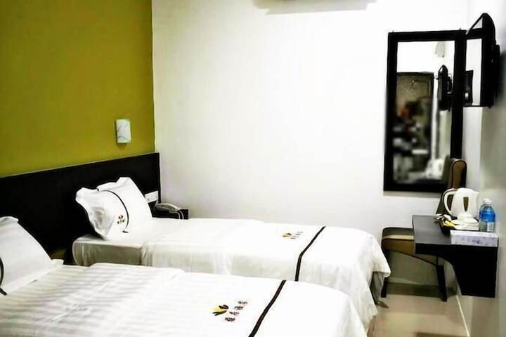 Room 15 of 33