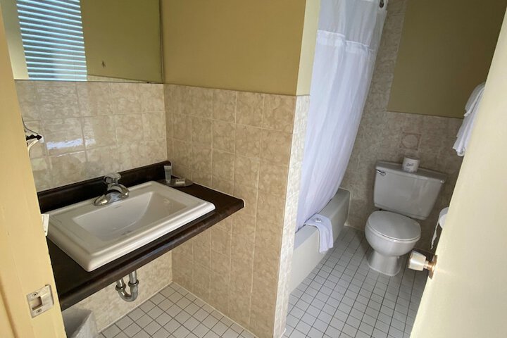 Room 20 of 33