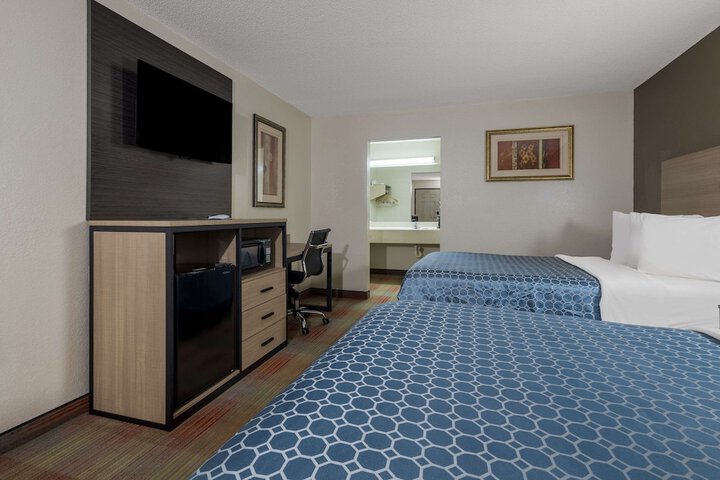 2 Double Beds (13 of 18)