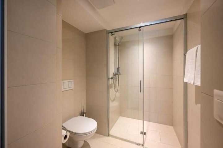 Room 120 of 167