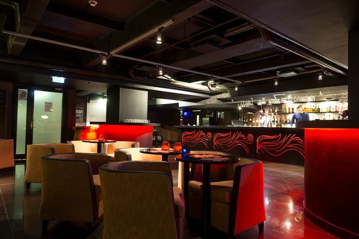 Lounge 43 of 56