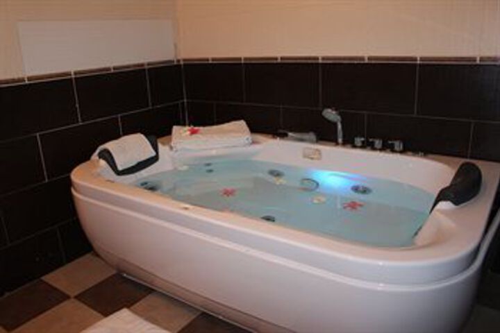 Hot Tub 58 of 76