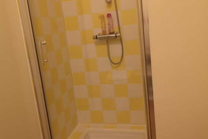 Room 16 of 36