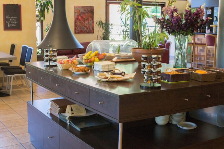 Breakfast/Coffee Service 18 of 31