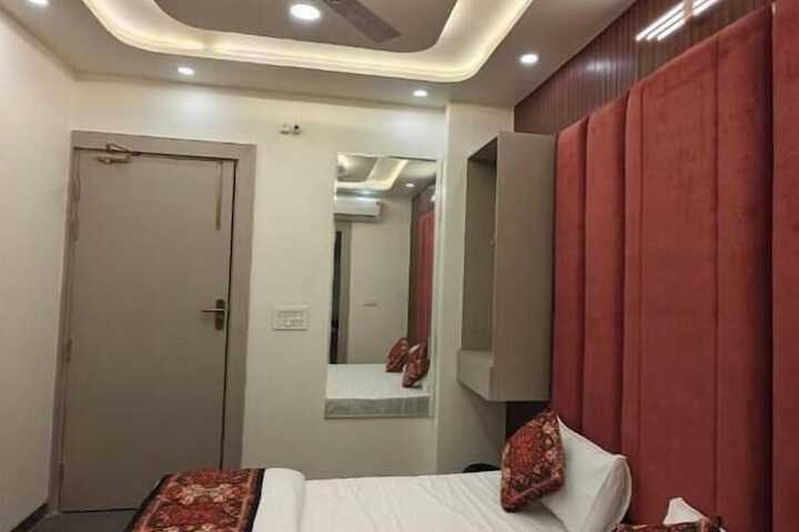 Room 4 of 34