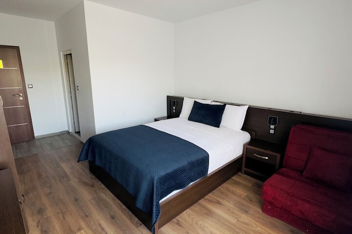 Room 18 of 40
