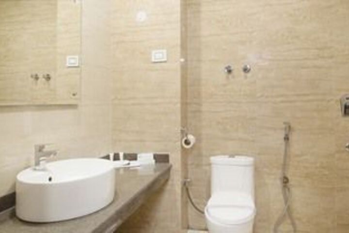 Room 2 of 28