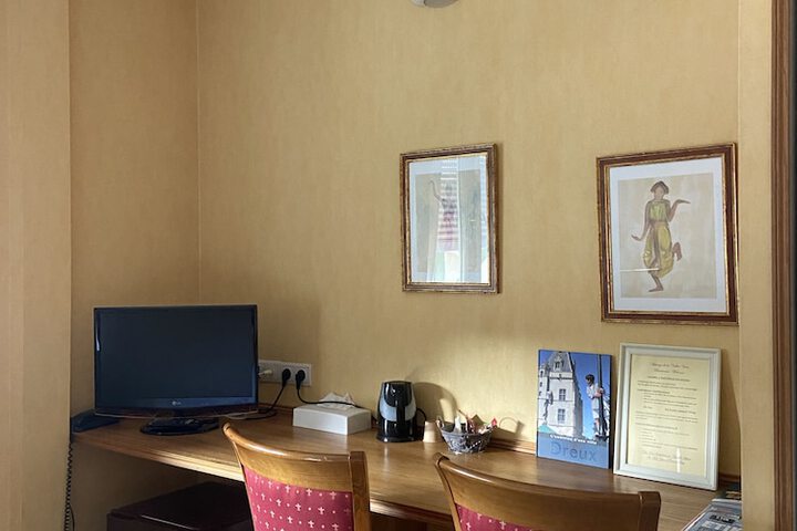 Room 5 of 14