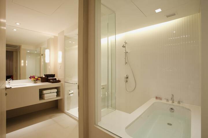 Room 73 of 135
