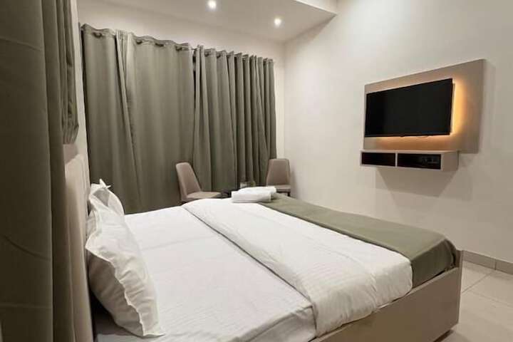 Room 2 of 7