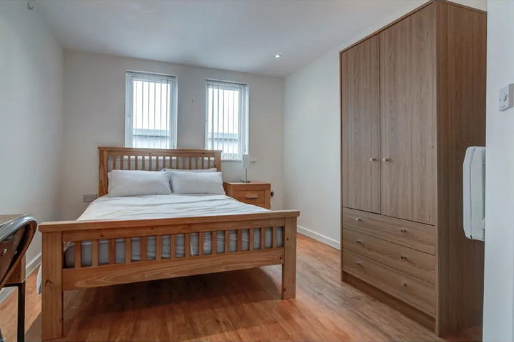 Room 4 of 13