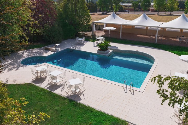 Hotel Pool