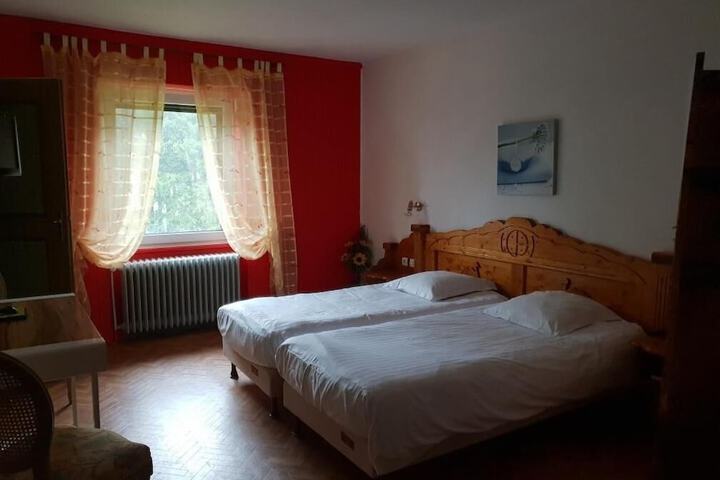 Room 10 of 40