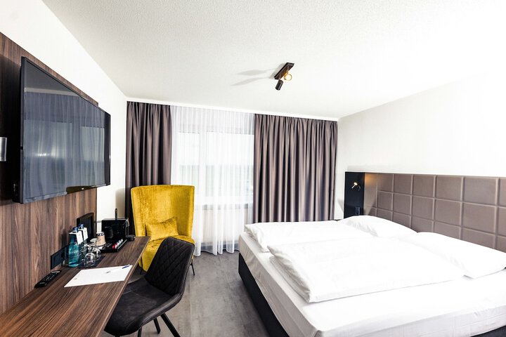 Room 13 of 38
