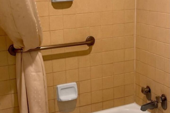 Room 15 of 27