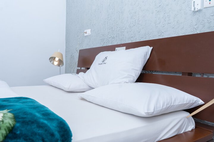 Room 4 of 307