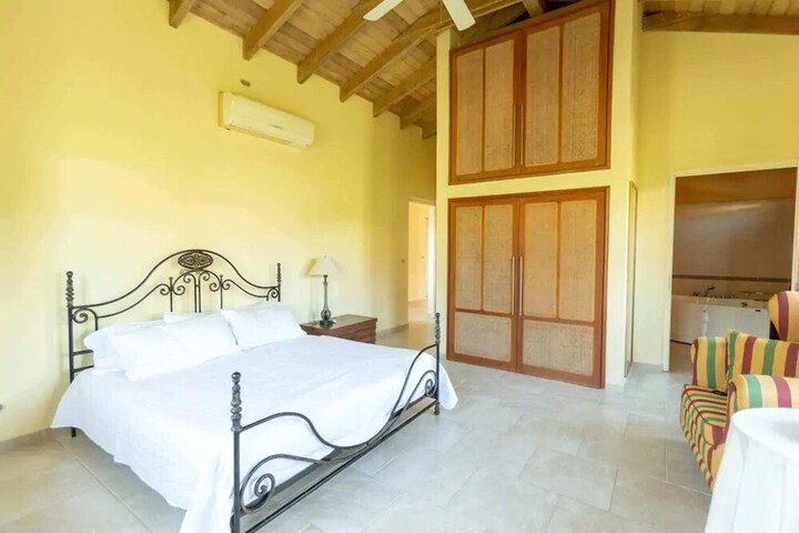 Room 6 of 42
