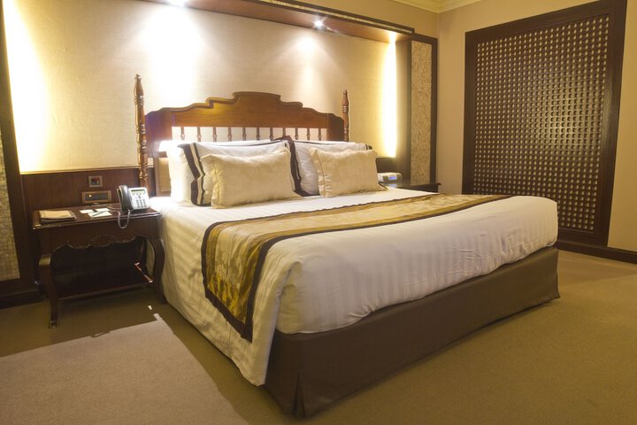 Room 6 of 78