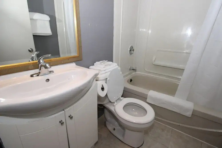 Room 8 of 8