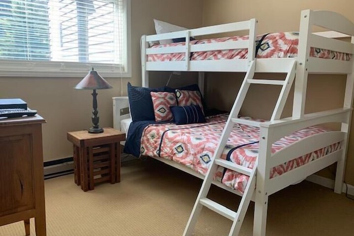 Room 4 of 18