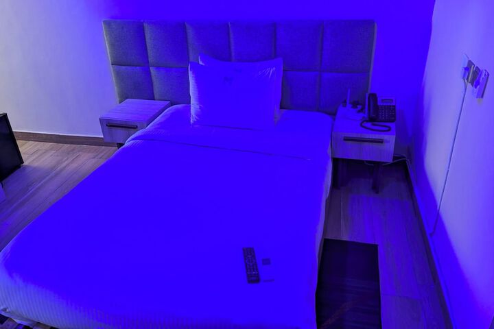 Room 16 of 83