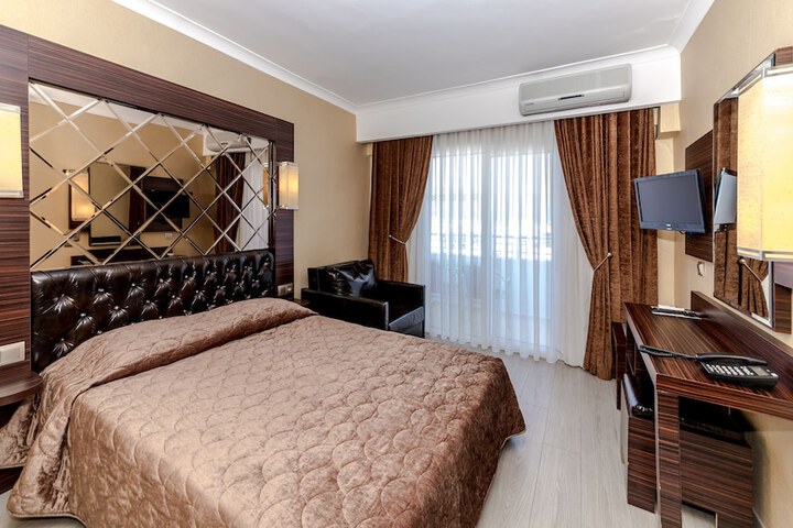 Room 6 of 24