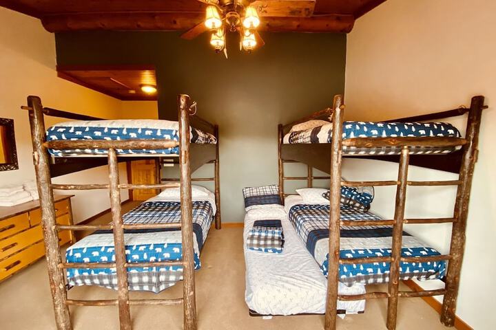 Room 40 of 241