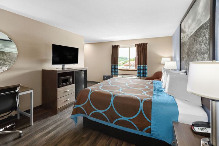 1 King Bed (7 of 11)
