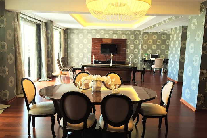 Dining 46 of 75