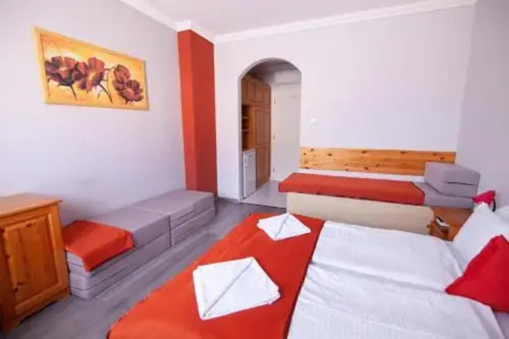 Room 4 of 17
