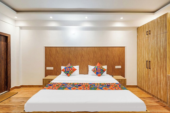 Room 17 of 31