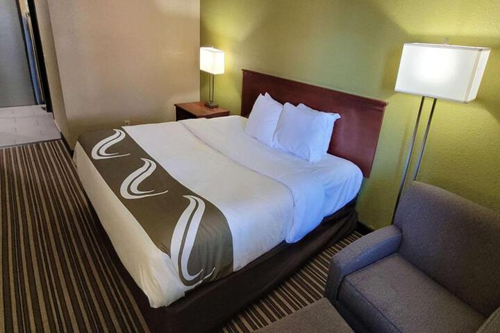 1 King Bed (16 of 17)
