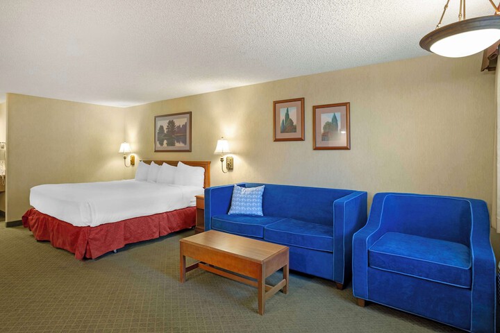 1 King Bed Microwave and Refrigerator Full Breakfast (2 of 11)
