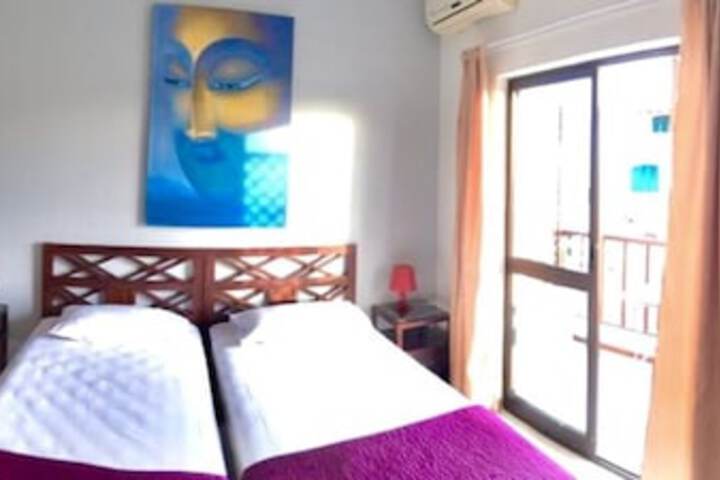 Room 15 of 77