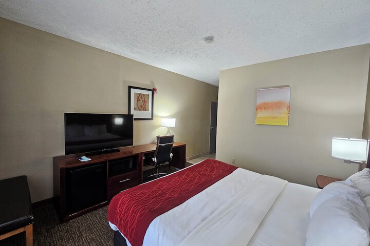 1 King Bed (4 of 12)