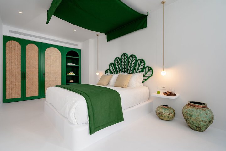 Room 19 of 142