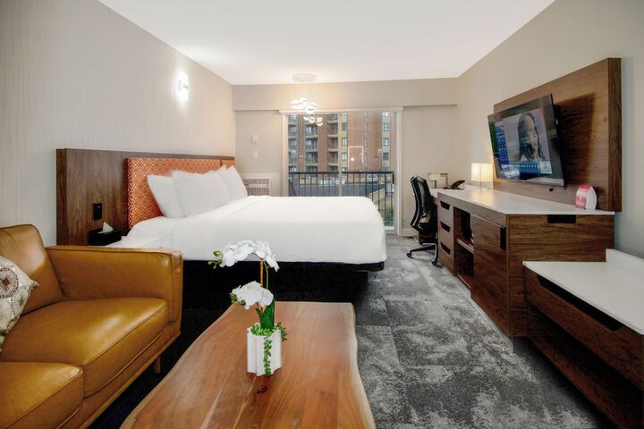 Room 12 of 120