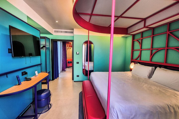 Room 52 of 127