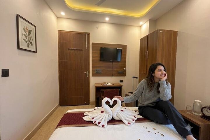 Room 2 of 25