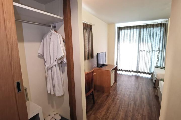 Room 21 of 28