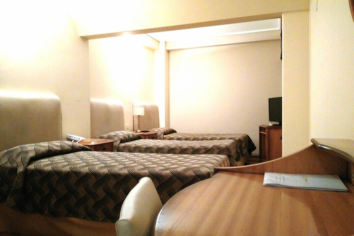Room 16 of 36