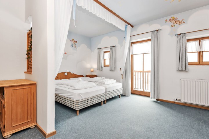 Room 3 of 50