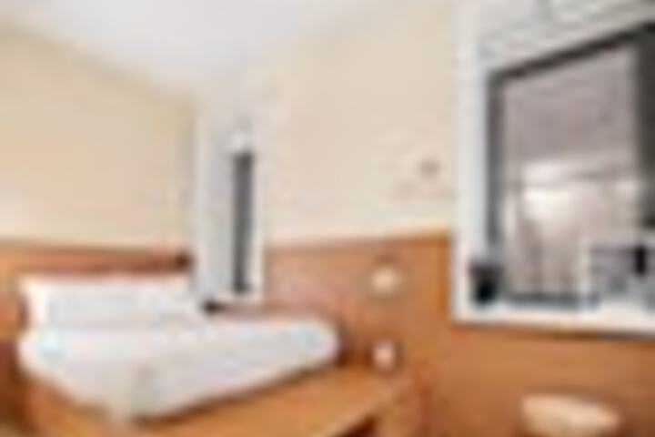 Room 14 of 171
