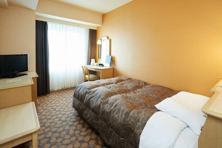 Room 9 of 42