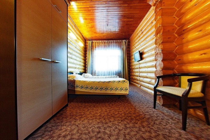 Room 7 of 33