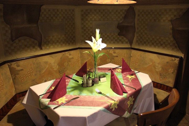 Dining 1 of 11