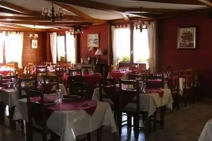 Dining 8 of 9