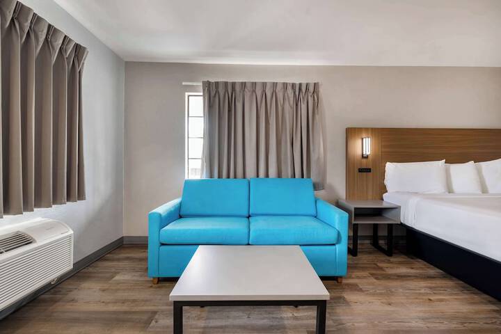 2 Queen Beds (12 of 13)